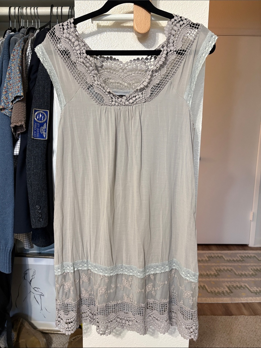 Lace Yoke Sleeveless Boho Tunic in Light Gray